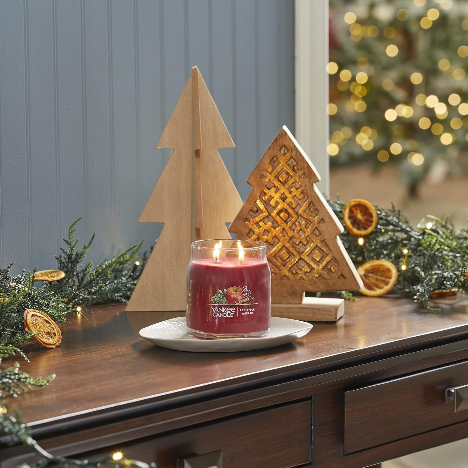 image:imageYankee Candle Studio Scented Candle with up to 50 Hour Burn Time Premium Plant Wax Blend for Consistent Burn 10 oz Jar Candle with Room Filling Fragrance Red Apple Wreath Pack of 1Fruit